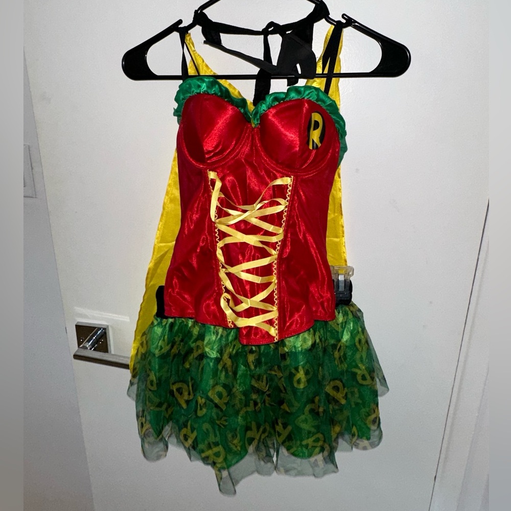 Woman’s robin Halloween costume size s
